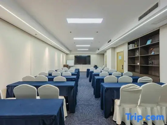 VX Hotel (Hefei Railway Station North Square Zhusi Beach Subway Station)
