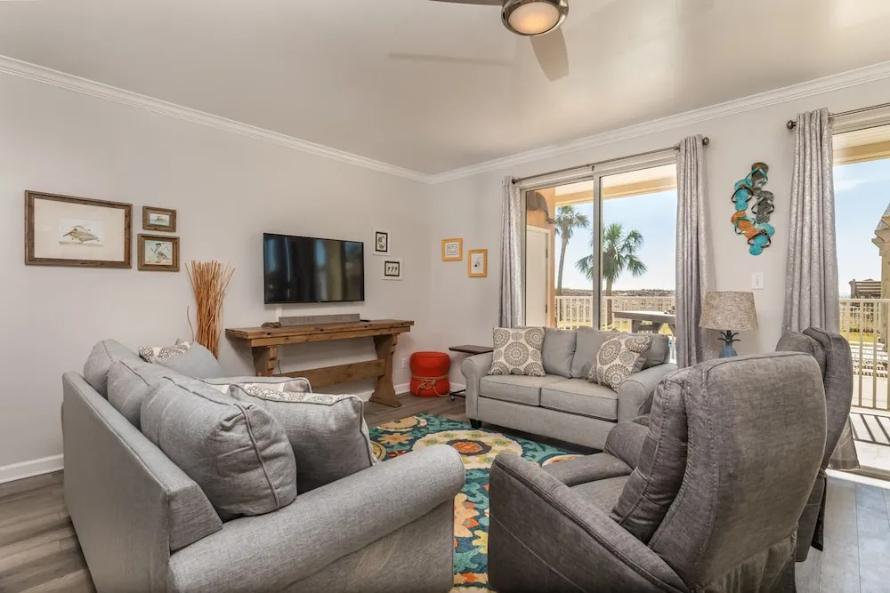 Wave Loud - Full Unit - Perfect For Two Families - Ground Floor - Heated Outdoor Pool 4 Bedroom Condo by RedAwning