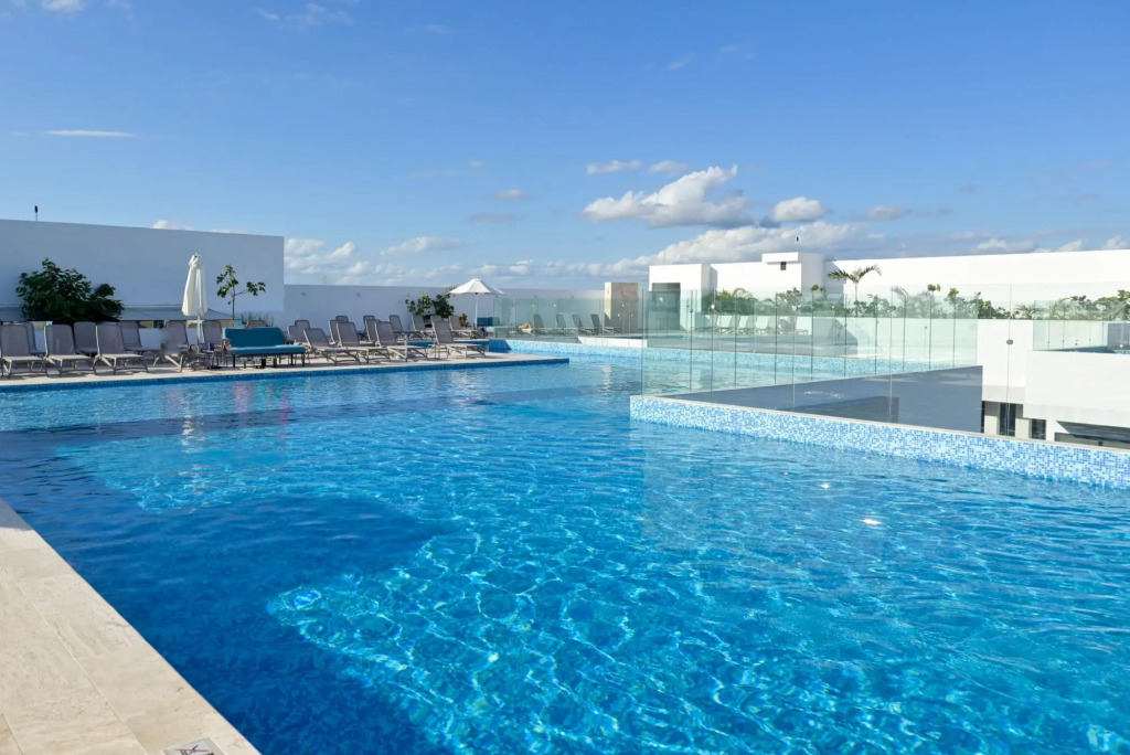 Brand New Lovely 1BR Apartment | PDC | Rooftop Pool, Gym & Pool Table | Nice Amenities