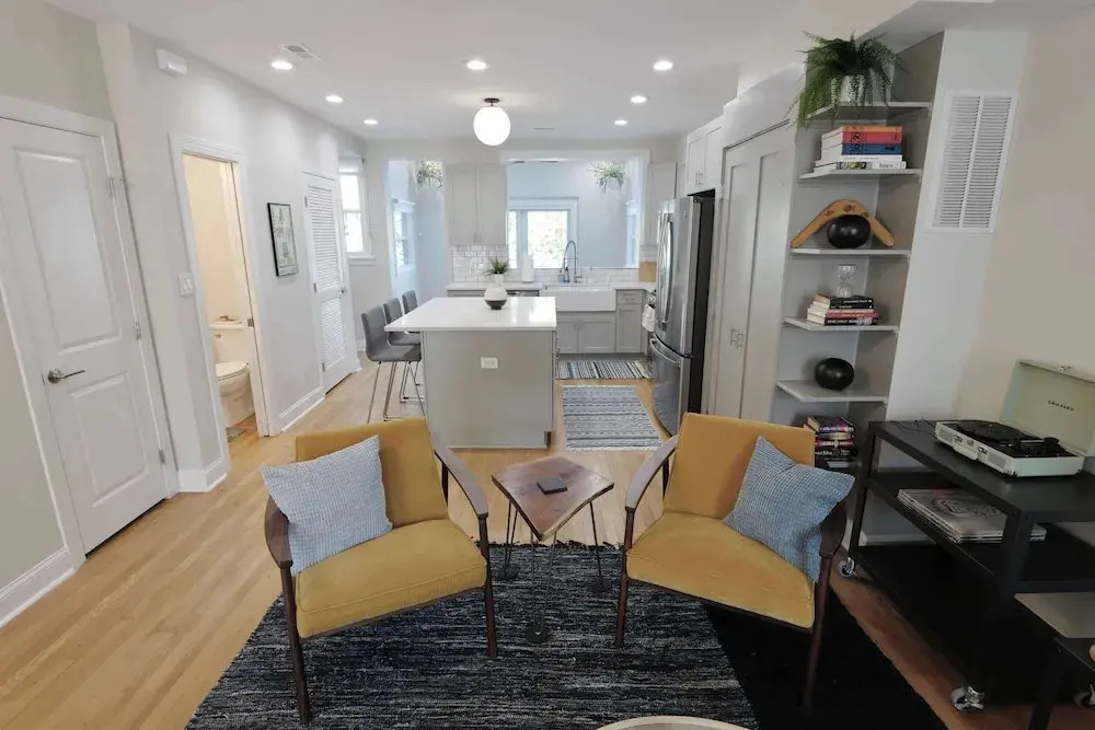 Stadium Armory Stay - 3 Bedroom