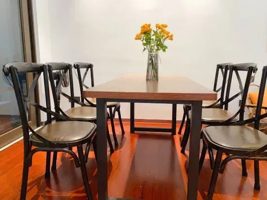 Hongshan 6979 Girls' Youth Apartment