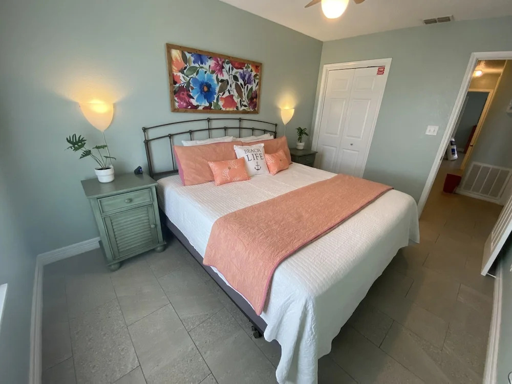 Cognito Townhouse 3 Bedroom Home by RedAwning