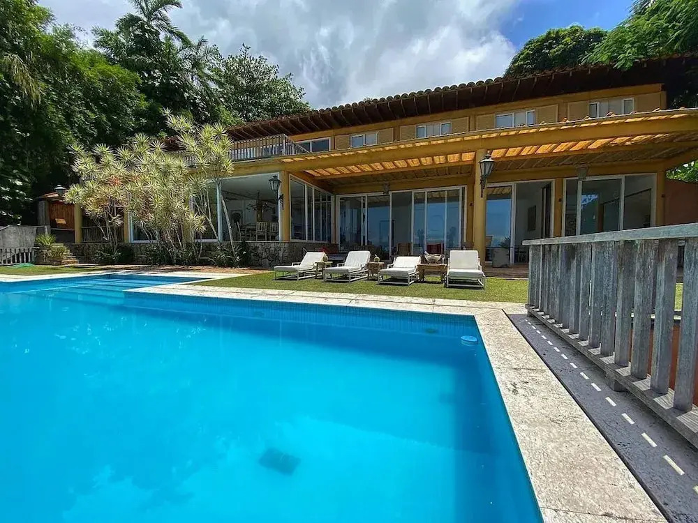 Red Beach Mansion