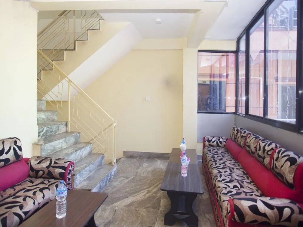 Oyo 341 Hotel Kusum Kohinoore