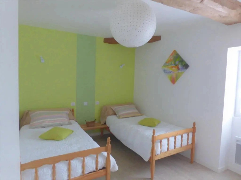 Gîte rénové avec jardin clos, proche plages, Wifi, parking pour voiture électrique - FR-1-426-164