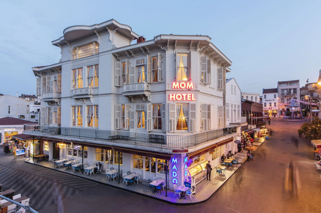 Mom Hotel
