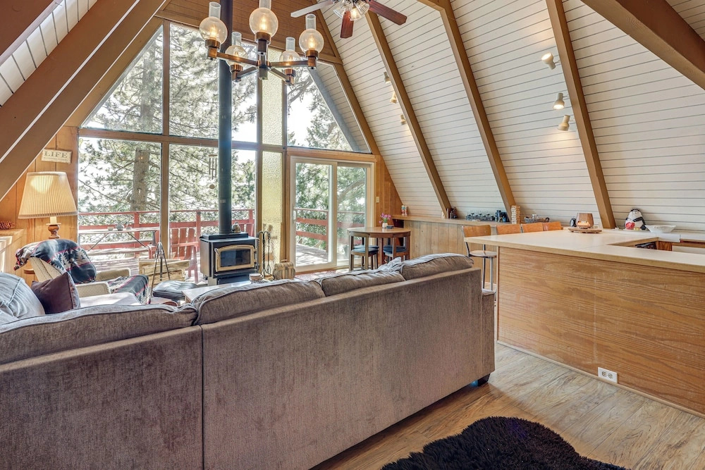 Running Springs Retreat: Ski, Hike & Relax