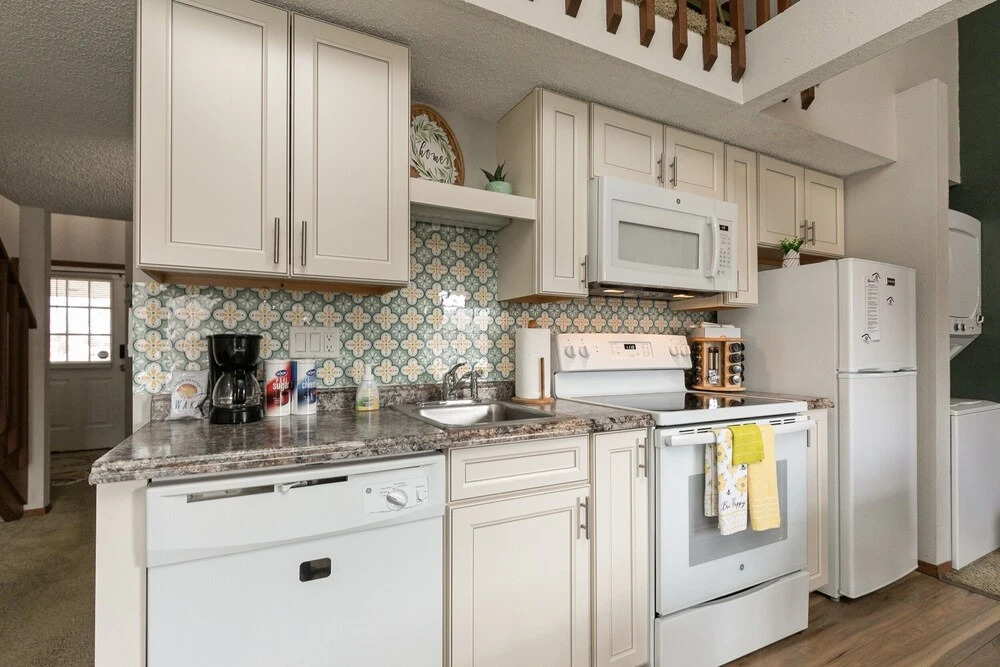 Green Meadow Getaway 2 Bedroom Condo