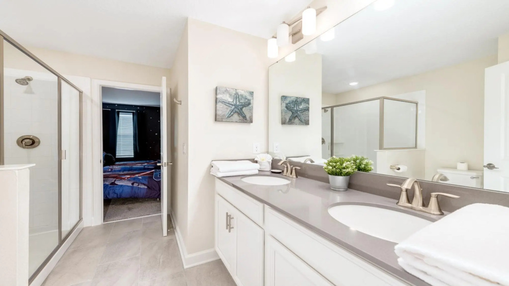 Modern 9BR Family Villa Close Disney w Pool SPA