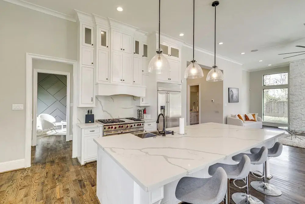 9 Mi to Downtown Houston: Spacious Group Getaway