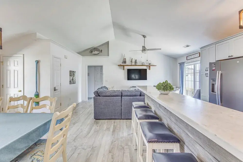 Private Yard, Patio and Grill Surfside Beach Home!