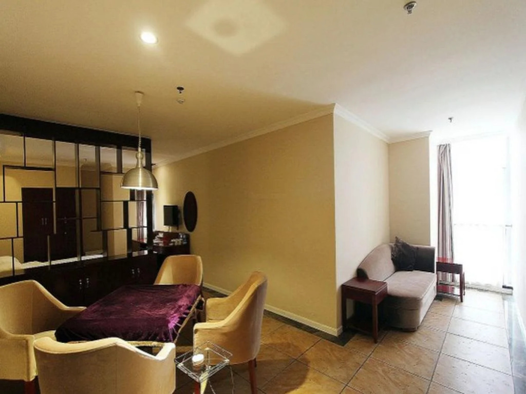 GreenTree Inn ChongQing Yuzhong LiangLuKou Subway Station Express Hotel