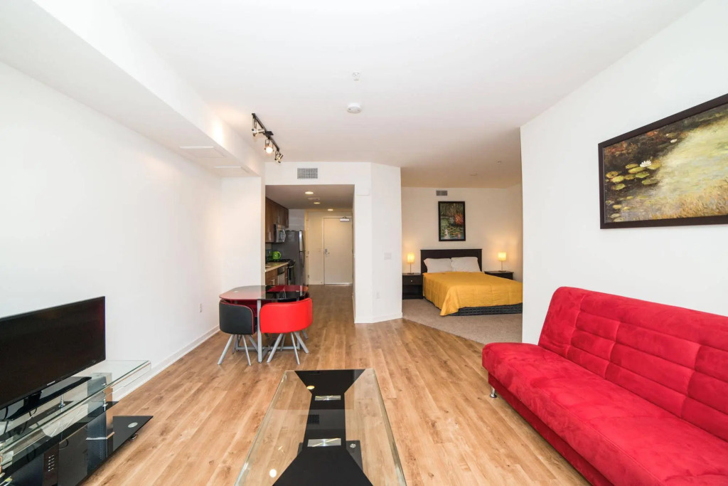 Ginosi Wilshire Apartel