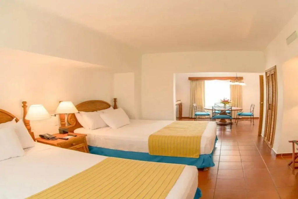 Amatique Bay Hotel