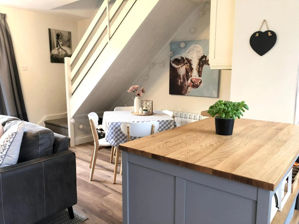 Charming, Modern Masonette in Heart of Fermoy River Town