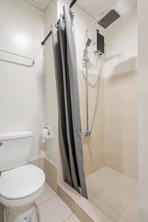 Near SM BF & Shopwise Slex Accessible 2BR for 4