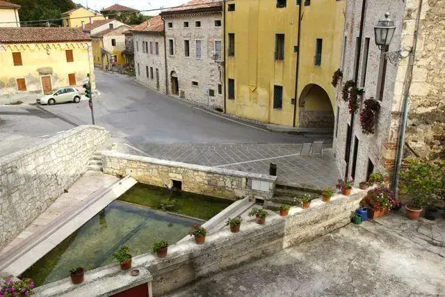 Alla Fontana