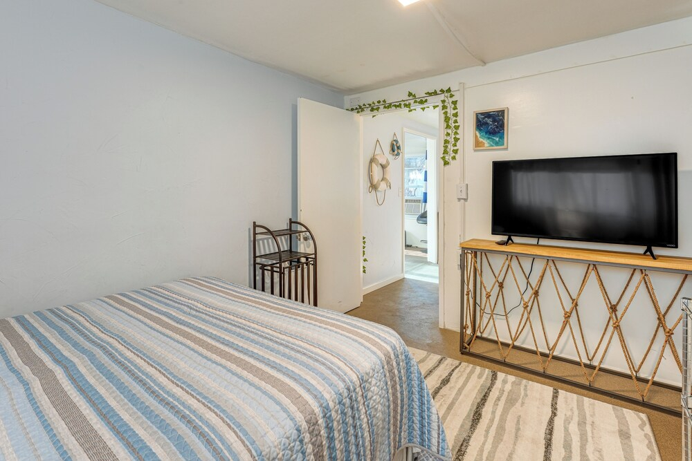 Sun & Sand in St Pete! Family Home w/ Tiki Bar