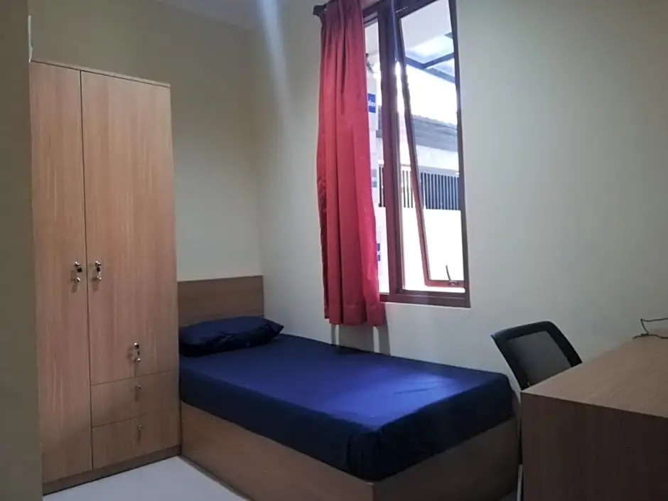 OYO Life 2594 Kost Azarina Syariah