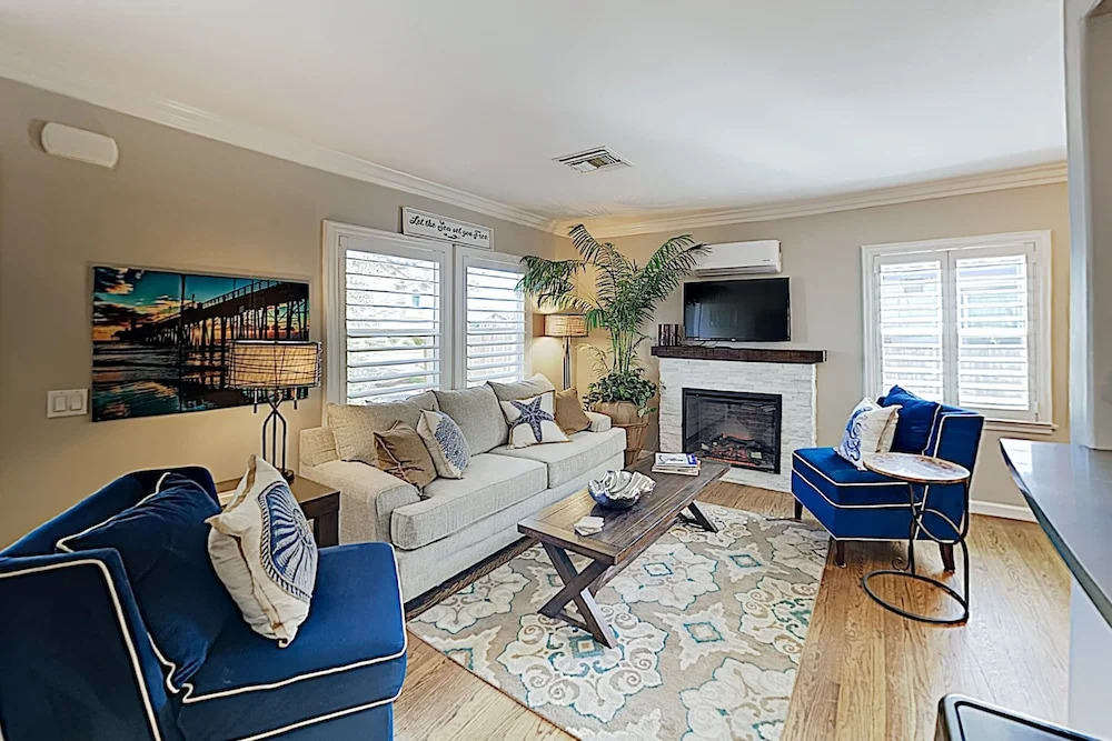 New Listing! Charming Oceanside Getaway 2 Bedroom Home