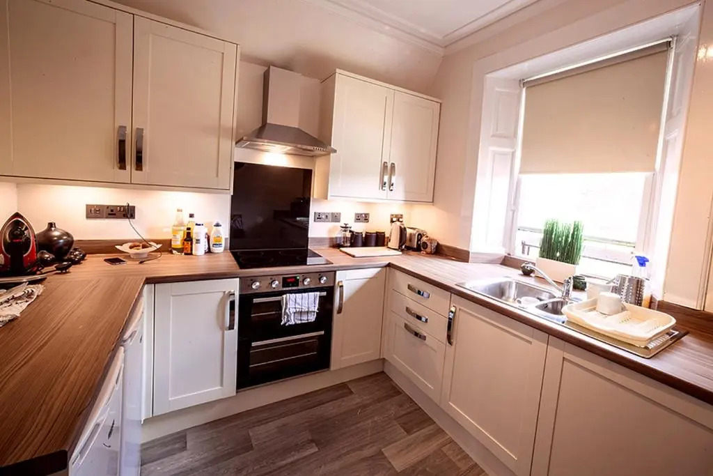 Butler's Apartment. Flat 5, Dalmore House, Helensburgh, Scotland G84 8JP