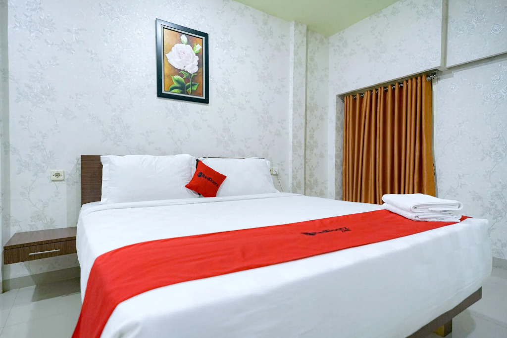 RedDoorz Plus @ Jalan FL Lumban Tobing Sibolga