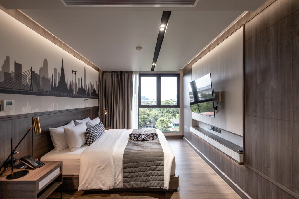 WE HOTEL RIVERFRONT