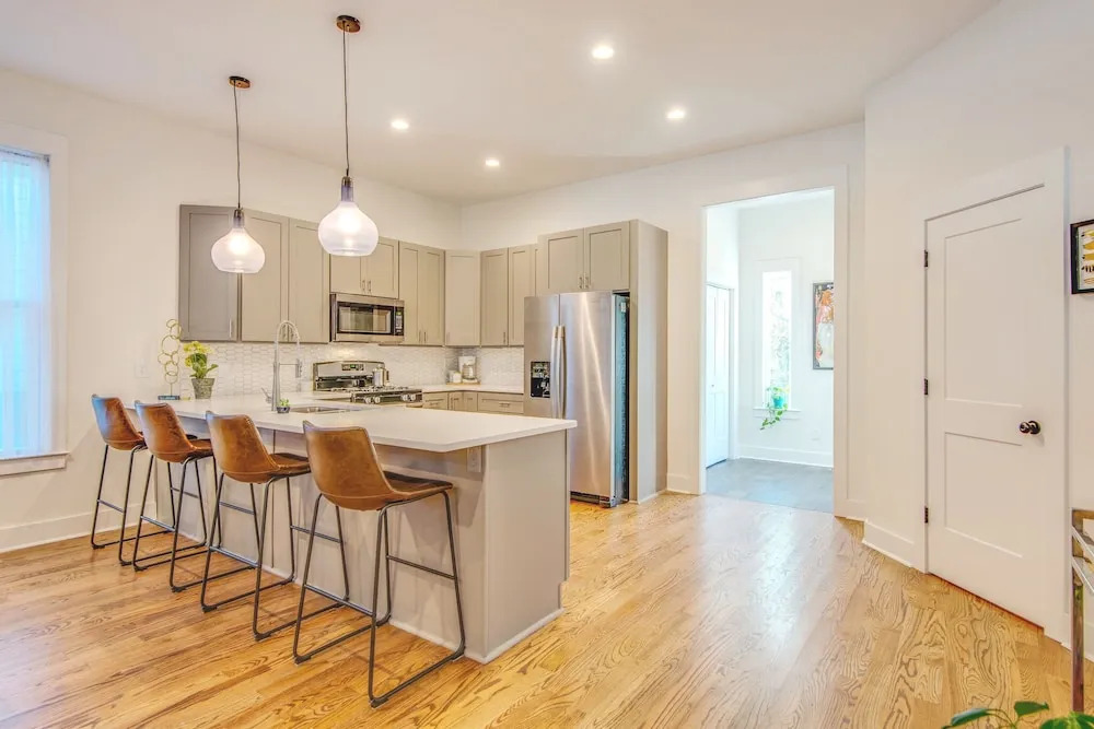 Nashville Bungalow w/ HOT TUB 10 min From Downtown!