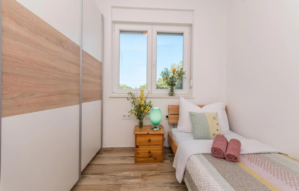 Awesome Apartment in Turanj With Wifi and 2 Bedrooms