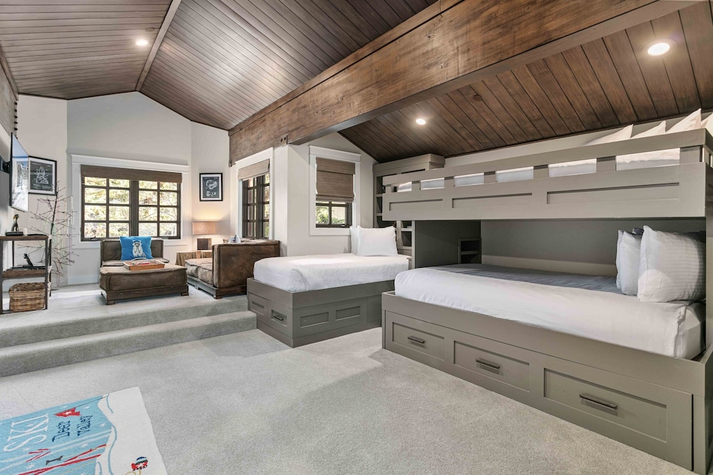Mountain Modern Retreat Hot Tub 3 Bedroom Condo