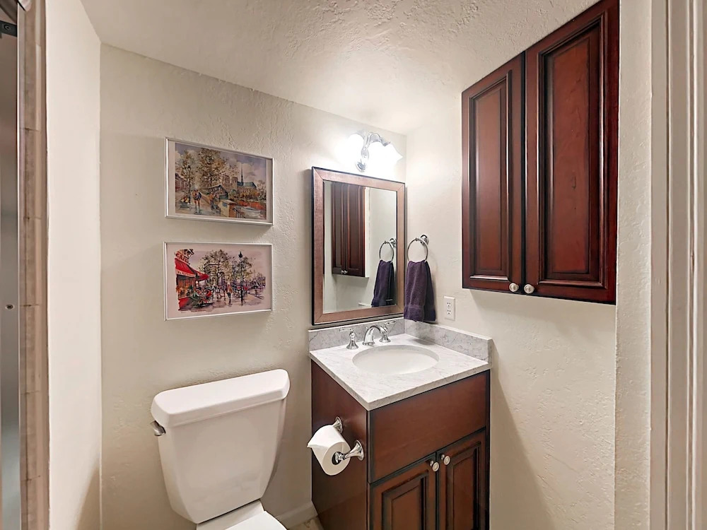 916 E Hopkins Ave Condo #201 - 3 Br condo by RedAwning