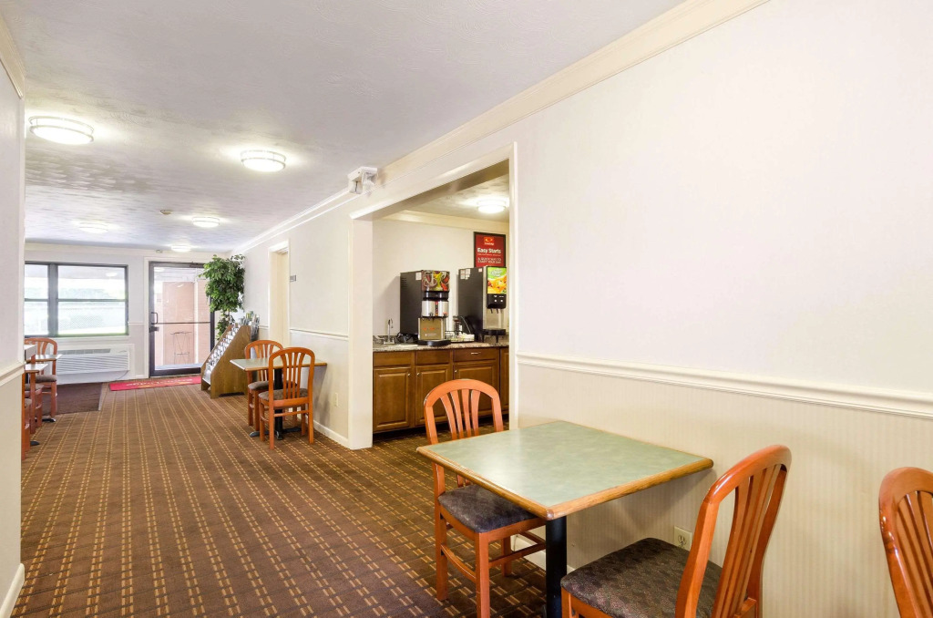 Howard Johnson by Wyndham Malden Boston Area