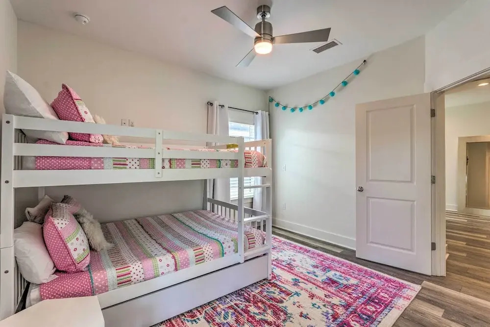 Exquisite sugar Magnolia Abode Near Beach!