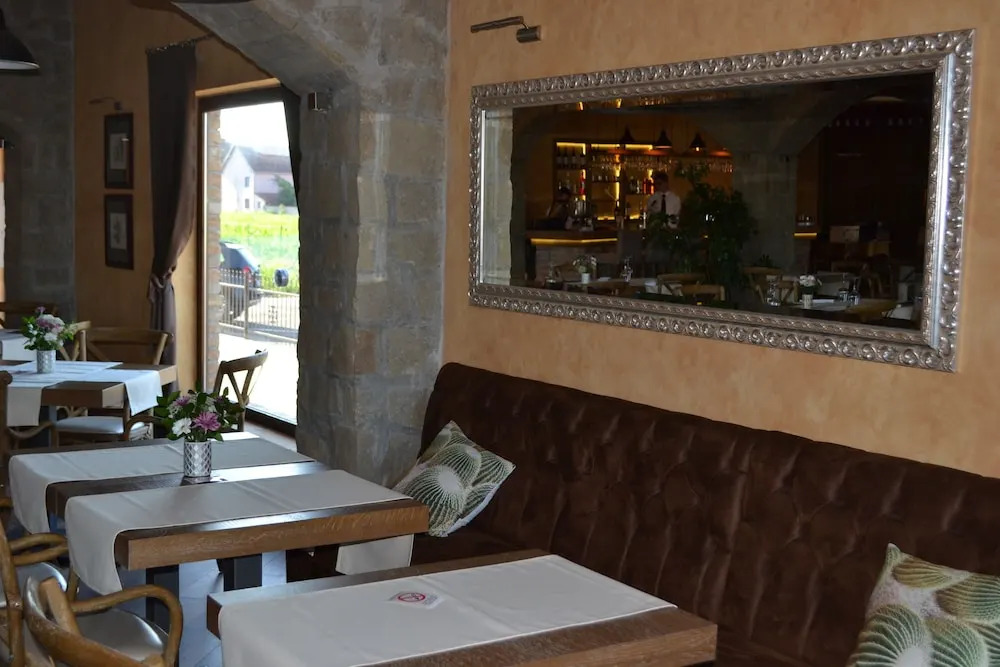 Garni Hotel Chicha - Winery ŠKRBIĆ