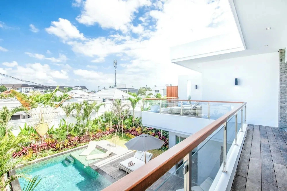 Chic 2BR Villas, Brawah Hub, 300m to Coastal Bliss