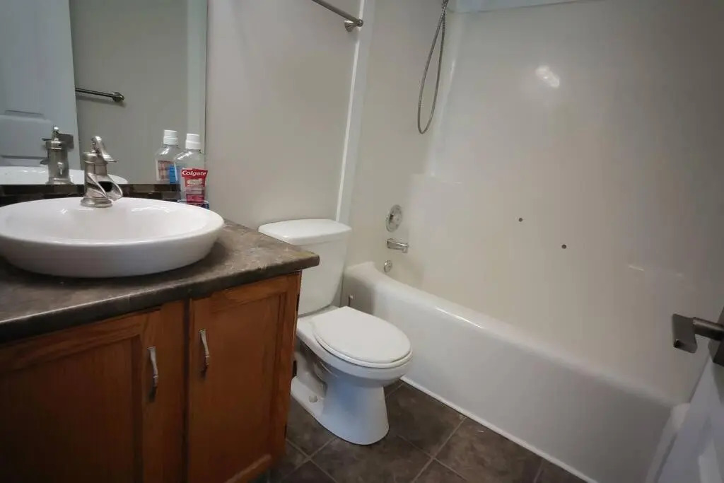 Beautiful 3-bedroom main floor home