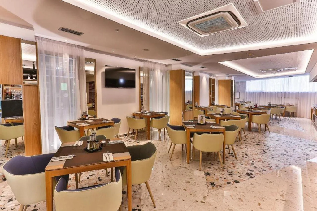 Carine Hotel Centar