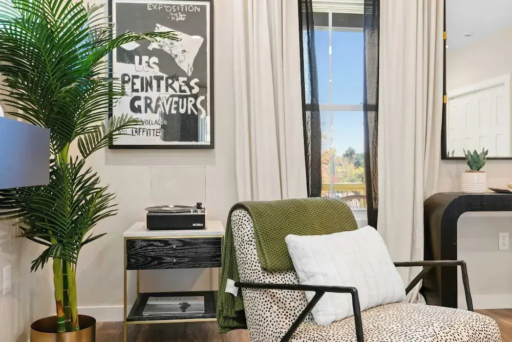 10 Mins to Downtown Deck w/ Fire Pit Modern Haven Bradford by Avantstay