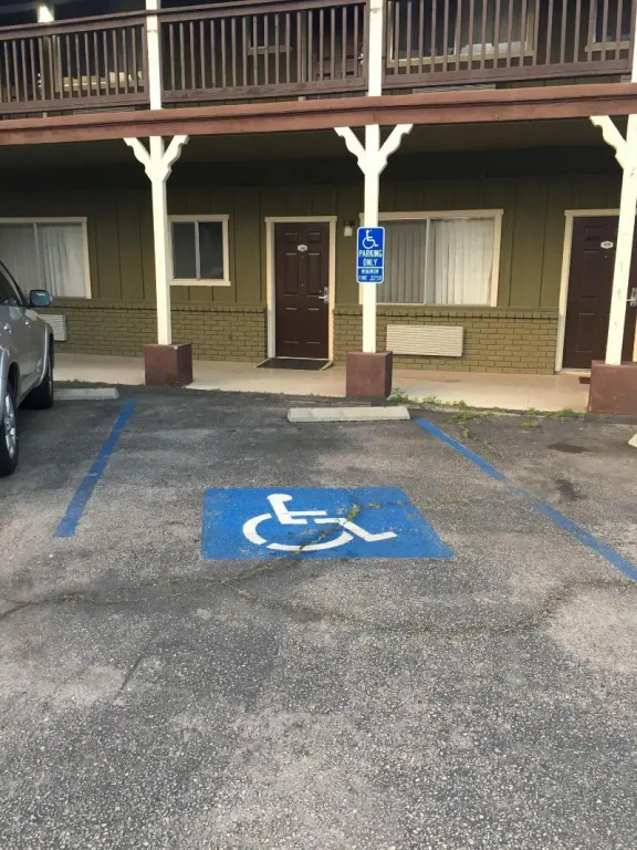 Vino Inn & Suites