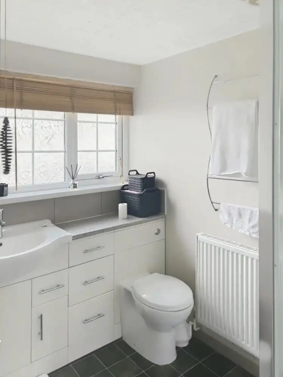 Private Guest House With En-suite, no Full Kitchen