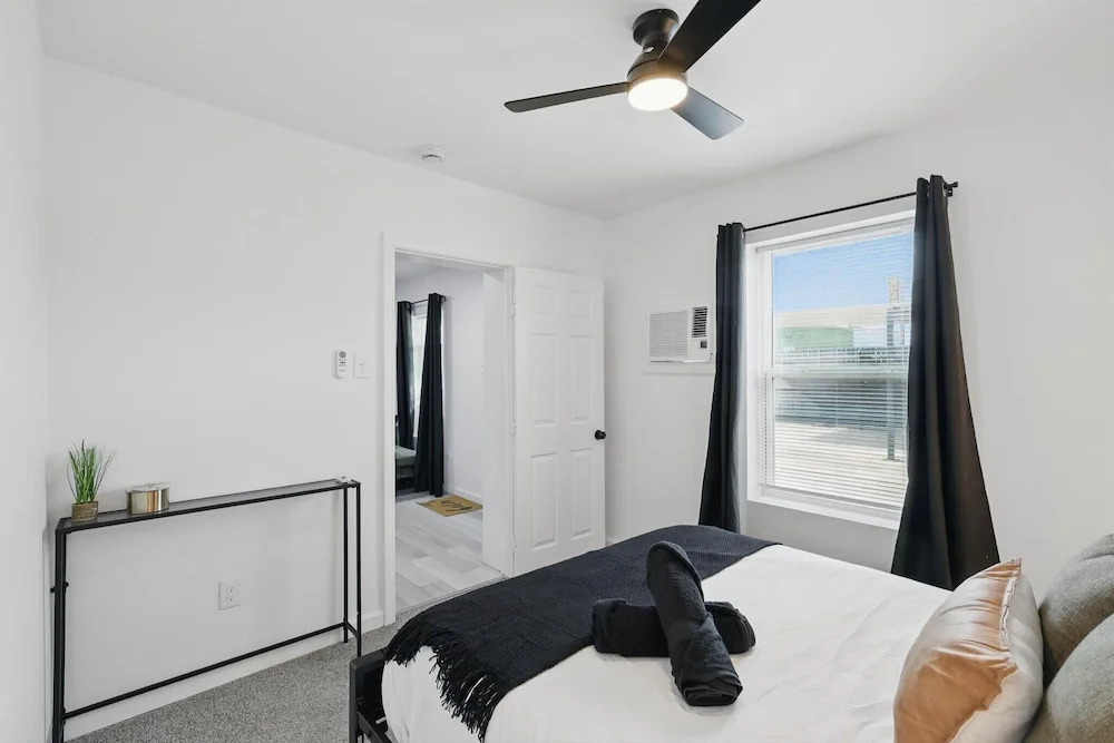Modern 4BR 2BA Home With Hot Tub-grill & Huge Yard