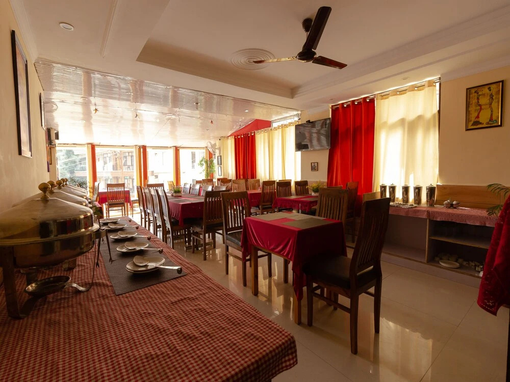 Oyo 23392 Hotel Om Palace