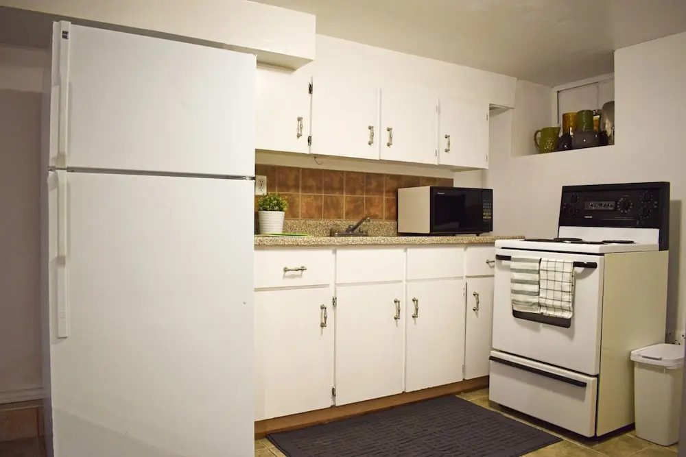Downtown 2 Bedroom Family Home Next to Park