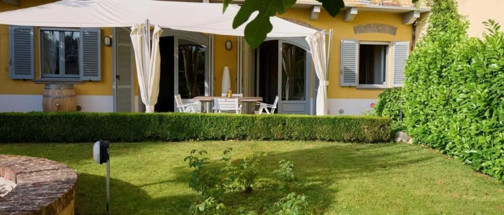 La Morra Apartments