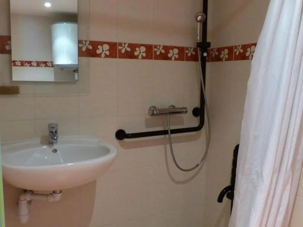 Gîte Dompierre-sur-Besbre, 5 pièces, 8 personnes - FR-1-489-109