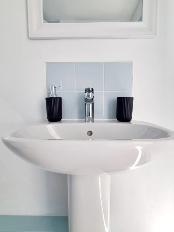Visit Seaford Apartment - 4 Bedroom - Sleeps 9
