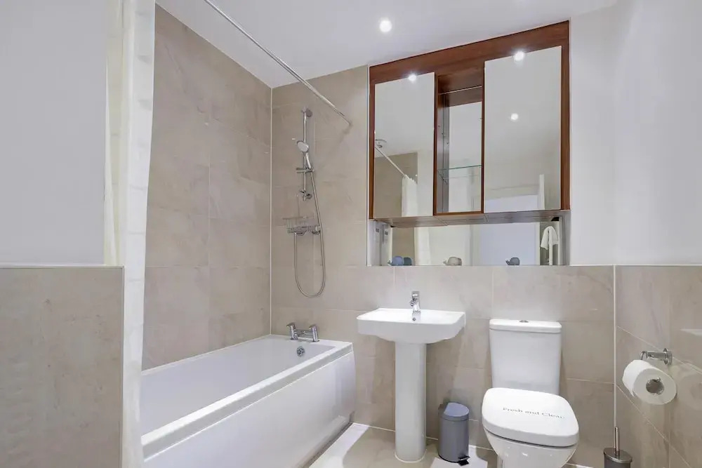 Luxury 5 bedroom Serviced Hse Leavesden
