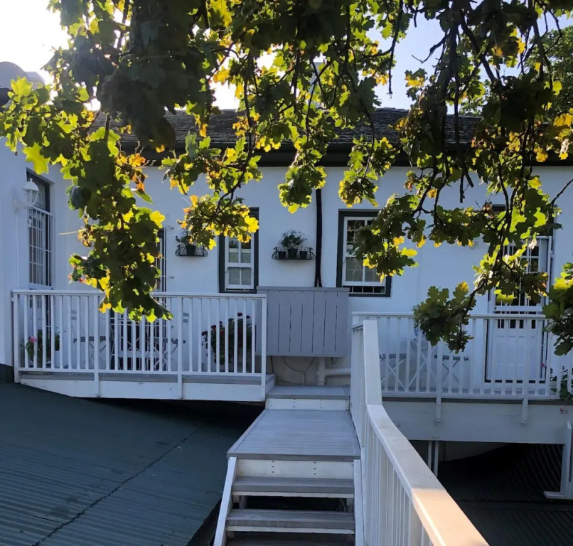 Sandown Lodge