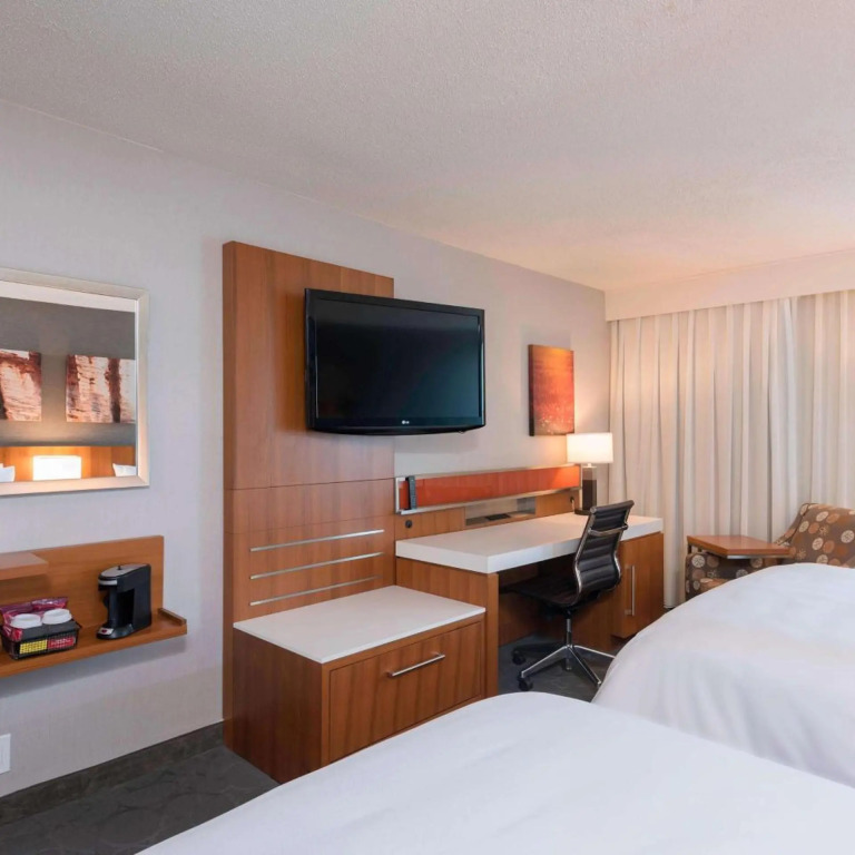 Sonesta Hotel Grand Rapids Airport