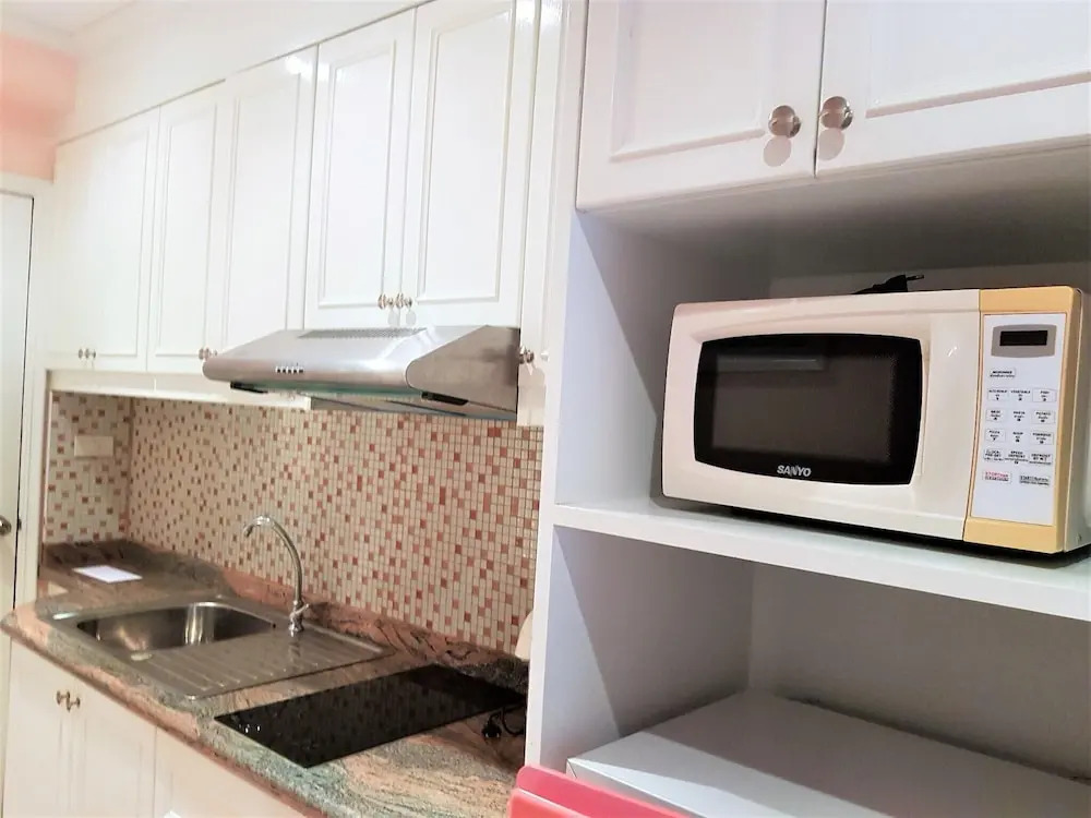 Jomtien beach condominium close to beach on great transport route Pattaya